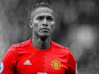 現(xiàn)場(chǎng)球迷：庫(kù)爾圖瓦是唯一一個(gè)謝場(chǎng)的人，其他人都回更衣室了！