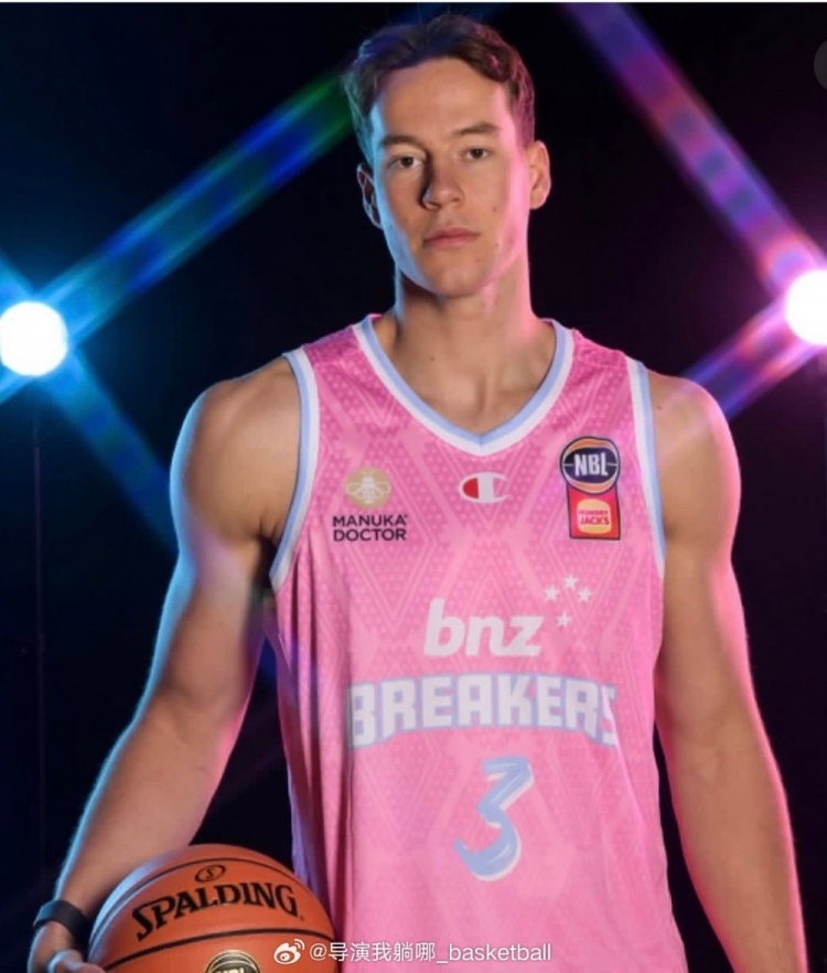 圖片來自@導(dǎo)演我躺哪_basketball