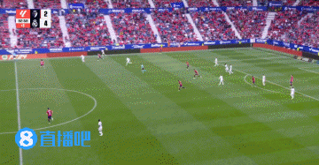 此前皇馬對(duì)陣奧薩蘇納。比賽補(bǔ)時(shí)階段，居萊爾中圈超級(jí)吊射擊中橫梁