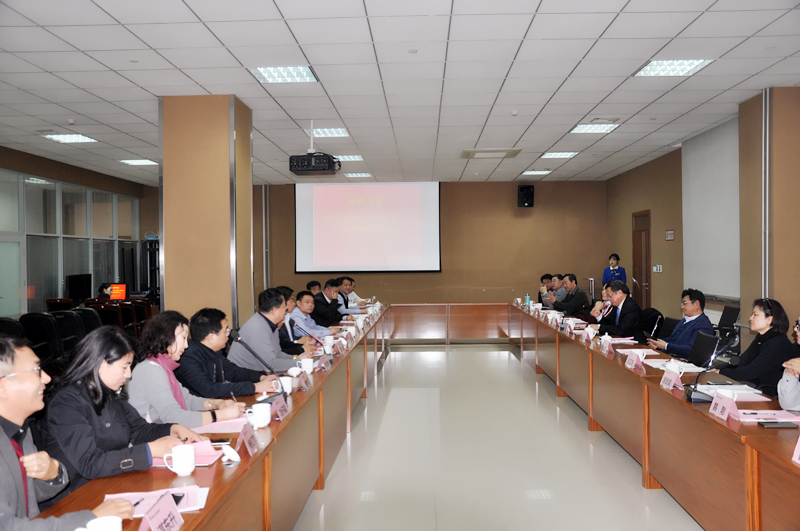 清華大學(xué)山東校友會(huì)、濟(jì)南同學(xué)會(huì)、青島同學(xué)會(huì) 同學(xué)蒞臨濟(jì)南連心物業(yè)指導(dǎo)工作