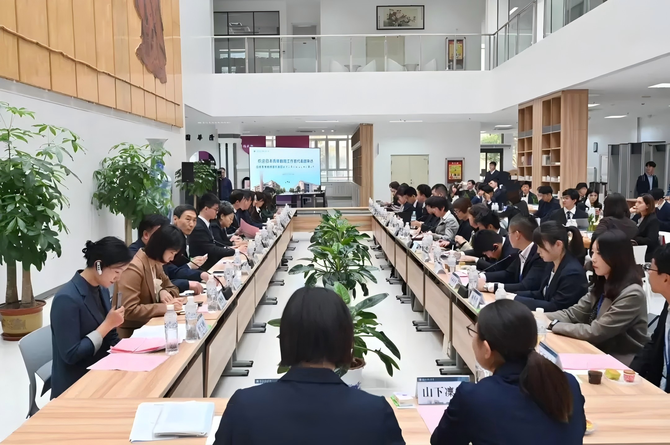 連心物業(yè)全力保障外國語學校日本青年教育工作者參觀交流活動